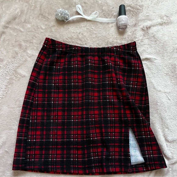 Red Plaid Mini Skirt ♥️ - Picture 1 of 2